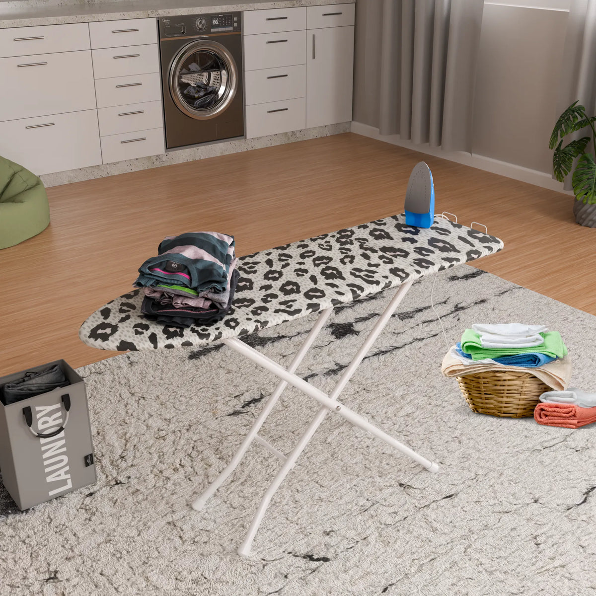 Iron Table (Black And White)